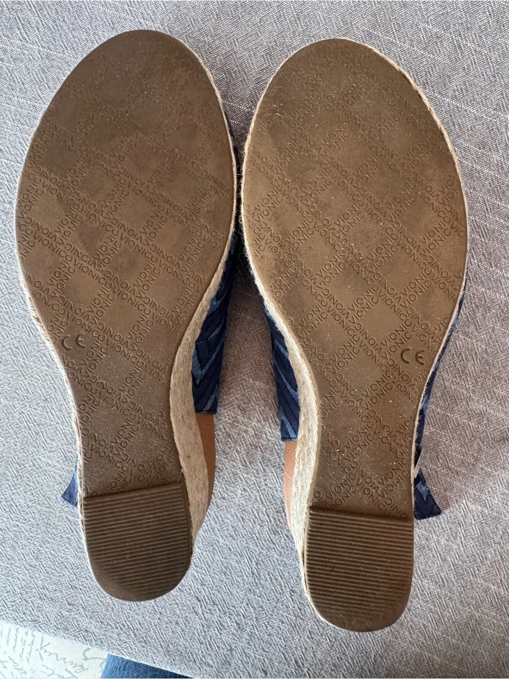 Vionic Coralina Slingback Espadrille Wedge Sandals Navy Blue Chevron Size 9 EUC